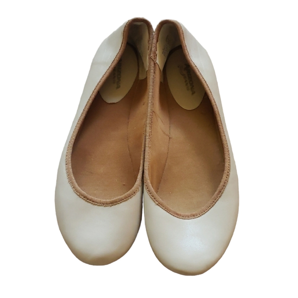 Arizona Shoes. Tan with Brown Lining Flates ballet shoes. 7.5